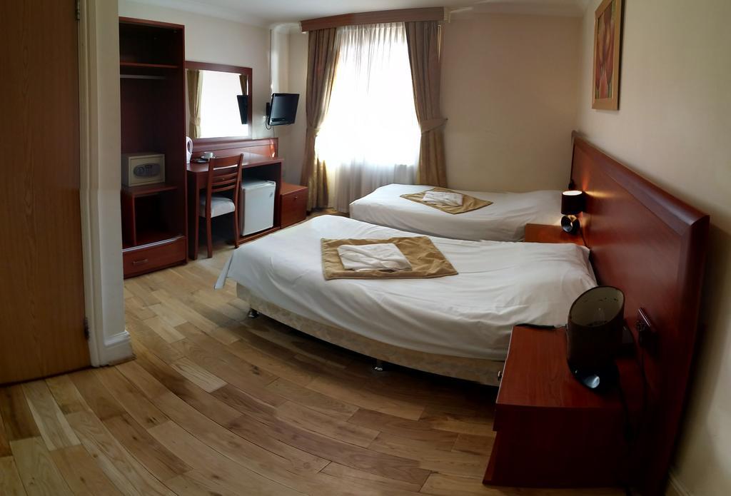 Corner House Hotel London Room photo
