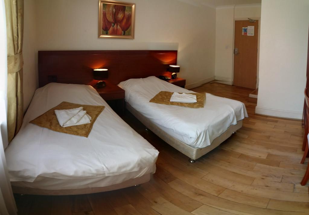 Corner House Hotel London Room photo