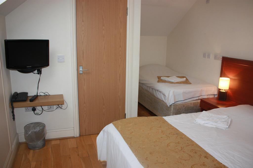 Corner House Hotel London Room photo
